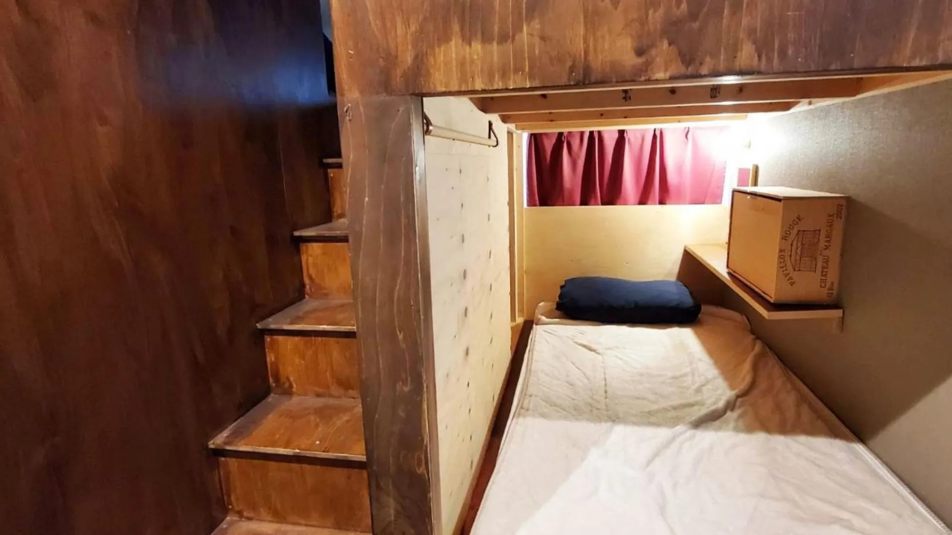 Hostel ゲストハウス Ezo Run Sapporo 札幌中心部でシンプルな滞在ができるホステル Japan
